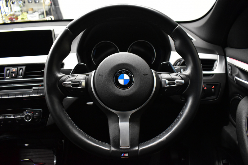 BMW X1 Xﾄﾞﾗｲﾌﾞ20i Mｽﾎﾟｰﾂ 中期ﾓﾃﾞﾙ 4WD ﾋｰﾀｰ付黒革 ｱﾄﾞﾊﾞﾝｽﾄﾞｱｸﾃｨﾌﾞｾｰﾌﾃｨ&ｺﾝﾌｫｰﾄP 追従ACC HUD 18AW NEWﾃﾞｻﾞｲﾝﾒｰﾀｰ LEDﾍｯﾄﾞﾗｲﾄ ﾀｯﾁﾊﾟﾈﾙHDDﾅﾋﾞBｶﾒﾗ 前後PDC  衝突軽減B 車線逸脱&歩行者警告 電動Rｹﾞｰﾄ ｽﾏｰﾄｷｰ 2年保証