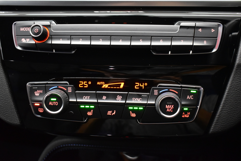 BMW X1 Xﾄﾞﾗｲﾌﾞ20i Mｽﾎﾟｰﾂ 中期ﾓﾃﾞﾙ 4WD ﾋｰﾀｰ付黒革 ｱﾄﾞﾊﾞﾝｽﾄﾞｱｸﾃｨﾌﾞｾｰﾌﾃｨ&ｺﾝﾌｫｰﾄP 追従ACC HUD 18AW NEWﾃﾞｻﾞｲﾝﾒｰﾀｰ LEDﾍｯﾄﾞﾗｲﾄ ﾀｯﾁﾊﾟﾈﾙHDDﾅﾋﾞBｶﾒﾗ 前後PDC  衝突軽減B 車線逸脱&歩行者警告 電動Rｹﾞｰﾄ ｽﾏｰﾄｷｰ 2年保証