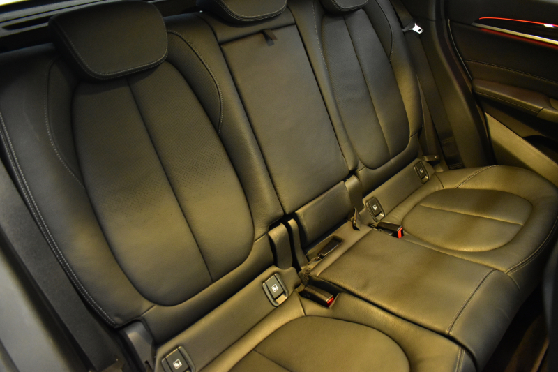 BMW X1 Xdrive20i Xﾗｲﾝ 中期 4WD ﾊｲﾗｲﾝ&ｺﾝﾌｫｰﾄ&ｱﾄﾞﾊﾞﾝｽﾄﾞｱｸﾃｨﾌﾞｾｰﾌﾃｨP 追従ACC HUD ﾋｰﾀｰ付電動黒革 LEDﾍｯﾄﾞﾗｲﾄ 18AW 衝突軽減B ﾀｯﾁﾊﾟﾈﾙﾅﾋﾞ Bｶﾒﾗ 前後PDC Pｱｼｽﾄ 電動Rｹﾞｰﾄ ｽﾏｰﾄｷｰ  2年保証