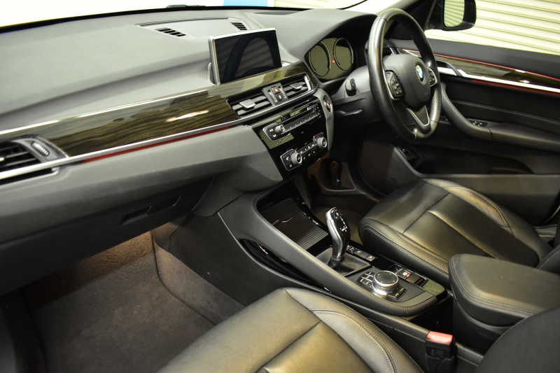 BMW X1 Xdrive20i Xﾗｲﾝ 中期 4WD ﾊｲﾗｲﾝ&ｺﾝﾌｫｰﾄ&ｱﾄﾞﾊﾞﾝｽﾄﾞｱｸﾃｨﾌﾞｾｰﾌﾃｨP 追従ACC HUD ﾋｰﾀｰ付電動黒革 LEDﾍｯﾄﾞﾗｲﾄ 18AW 衝突軽減B ﾀｯﾁﾊﾟﾈﾙﾅﾋﾞ Bｶﾒﾗ 前後PDC Pｱｼｽﾄ 電動Rｹﾞｰﾄ ｽﾏｰﾄｷｰ  2年保証