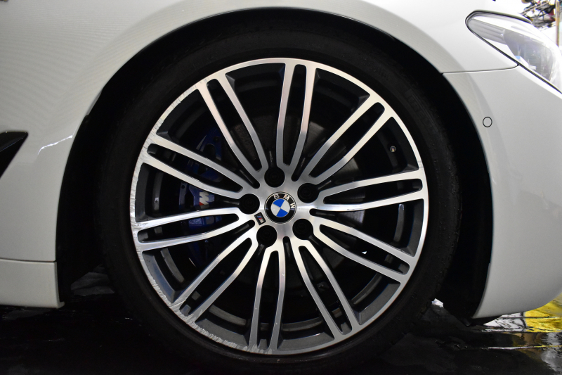 BMW 5シリーズ 530i Mｽﾎﾟｰﾂ 高出力ﾓﾃﾞﾙ ｻﾝﾙｰﾌ ﾃﾞﾋﾞｭｰP 全席ﾋｰﾀｰ付ｱｲﾎﾞﾘｰ革 ｿﾌﾄｸﾛｰｽﾞﾄﾞｱ HUD LEDﾍｯﾄﾞﾗｲﾄ 追従ACC H&Rﾀﾞｳﾝｻｽ LCW 液晶ﾒｰﾀｰ ｼﾞｪｽﾁｬｰ付ﾀｯﾁﾊﾟﾈﾙ対応iﾄﾞﾗｲﾌﾞHDDﾅﾋﾞﾌﾙｾｸﾞ 全周囲ｶﾒﾗ3DﾋﾞｭｰPｱｼｽﾄ 電動ﾄﾗﾝｸ 2年保証