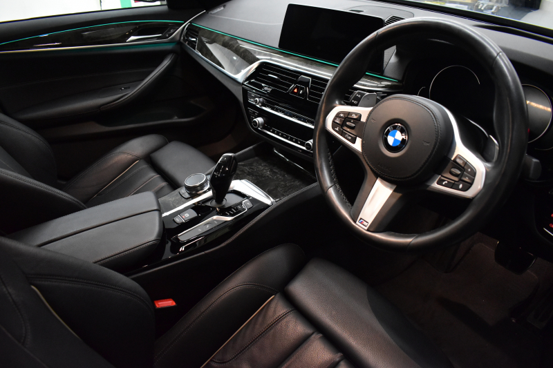 BMW 5シリーズ 530e Mｽﾎﾟｰﾂ PHEV ｲﾉﾍﾞｰｼｮﾝP 全席ﾋｰﾀｰ付黒革 HUD ｱﾀﾞﾌﾟﾃｨﾌﾞLEDﾍｯﾄﾞﾗｲﾄ 追従ACC 車線変更警告 ｼﾞｪｽﾁｬｰC ﾀｯﾁﾊﾟﾈﾙ対応iﾄﾞﾗｲﾌﾞHDDﾅﾋﾞﾌﾙｾｸﾞ 3Dﾋﾞｭｰ Pｱｼｽﾄﾌﾟﾗｽ 電動ﾄﾗﾝｸ  19AW 2年保証