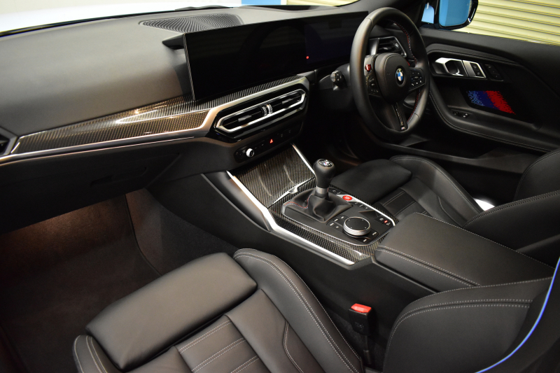 BMW Mシリーズ M2ｸｰﾍﾟ 6速MT 新車保証R8年4月迄 ｶｰﾎﾞﾝﾙｰﾌ ﾊｲﾗｲﾝP ｶｰﾌﾞﾄﾞﾃﾞｨｽﾌﾟﾚｲ ﾋｰﾀｰ付黒革Mｽﾎﾟｰﾂｼｰﾄ(専用ﾊｲﾗｲﾄ付) ｶｰﾎﾞﾝｲﾝﾃﾘｱﾄﾘﾑ 可変Mｻｽ Mｺﾝﾊﾟｳﾝﾄﾞﾌﾞﾚｰｷ HUD BMWﾗｲﾌﾞｺｯｸﾋﾟｯﾄ ﾅﾋﾞ ｱｯﾌﾟﾙｶｰﾌﾟﾚｲ LEDﾍｯﾄﾞﾗｲﾄ 2年保証