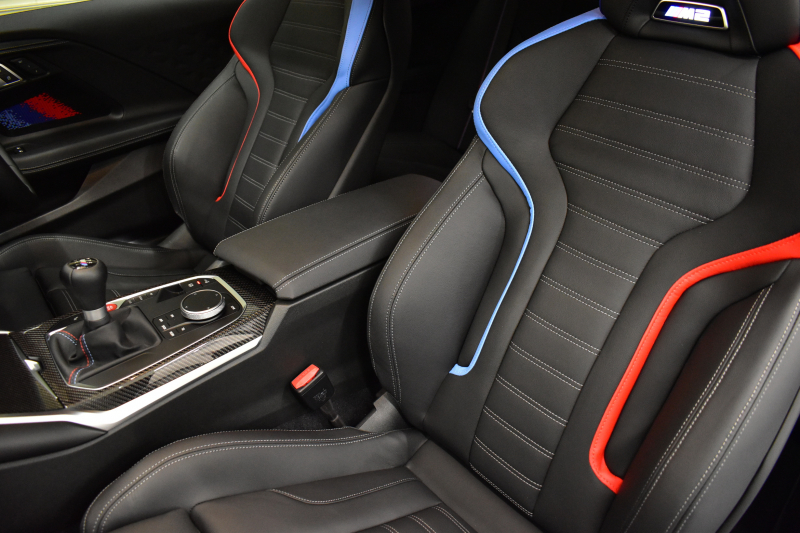 BMW Mシリーズ M2ｸｰﾍﾟ 6速MT 新車保証R8年4月迄 ｶｰﾎﾞﾝﾙｰﾌ ﾊｲﾗｲﾝP ｶｰﾌﾞﾄﾞﾃﾞｨｽﾌﾟﾚｲ ﾋｰﾀｰ付黒革Mｽﾎﾟｰﾂｼｰﾄ(専用ﾊｲﾗｲﾄ付) ｶｰﾎﾞﾝｲﾝﾃﾘｱﾄﾘﾑ 可変Mｻｽ Mｺﾝﾊﾟｳﾝﾄﾞﾌﾞﾚｰｷ HUD BMWﾗｲﾌﾞｺｯｸﾋﾟｯﾄ ﾅﾋﾞ ｱｯﾌﾟﾙｶｰﾌﾟﾚｲ LEDﾍｯﾄﾞﾗｲﾄ 2年保証