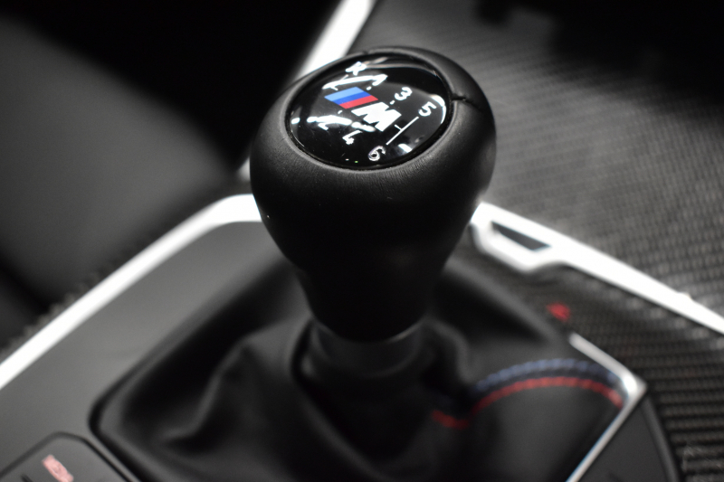 BMW Mシリーズ M2ｸｰﾍﾟ 6速MT 新車保証R8年4月迄 ｶｰﾎﾞﾝﾙｰﾌ ﾊｲﾗｲﾝP ｶｰﾌﾞﾄﾞﾃﾞｨｽﾌﾟﾚｲ ﾋｰﾀｰ付黒革Mｽﾎﾟｰﾂｼｰﾄ(専用ﾊｲﾗｲﾄ付) ｶｰﾎﾞﾝｲﾝﾃﾘｱﾄﾘﾑ 可変Mｻｽ Mｺﾝﾊﾟｳﾝﾄﾞﾌﾞﾚｰｷ HUD BMWﾗｲﾌﾞｺｯｸﾋﾟｯﾄ ﾅﾋﾞ ｱｯﾌﾟﾙｶｰﾌﾟﾚｲ LEDﾍｯﾄﾞﾗｲﾄ 2年保証