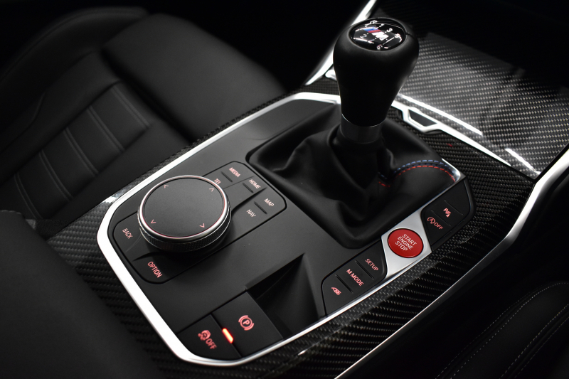 BMW Mシリーズ M2ｸｰﾍﾟ 6速MT 新車保証R8年4月迄 ｶｰﾎﾞﾝﾙｰﾌ ﾊｲﾗｲﾝP ｶｰﾌﾞﾄﾞﾃﾞｨｽﾌﾟﾚｲ ﾋｰﾀｰ付黒革Mｽﾎﾟｰﾂｼｰﾄ(専用ﾊｲﾗｲﾄ付) ｶｰﾎﾞﾝｲﾝﾃﾘｱﾄﾘﾑ 可変Mｻｽ Mｺﾝﾊﾟｳﾝﾄﾞﾌﾞﾚｰｷ HUD BMWﾗｲﾌﾞｺｯｸﾋﾟｯﾄ ﾅﾋﾞ ｱｯﾌﾟﾙｶｰﾌﾟﾚｲ LEDﾍｯﾄﾞﾗｲﾄ 2年保証