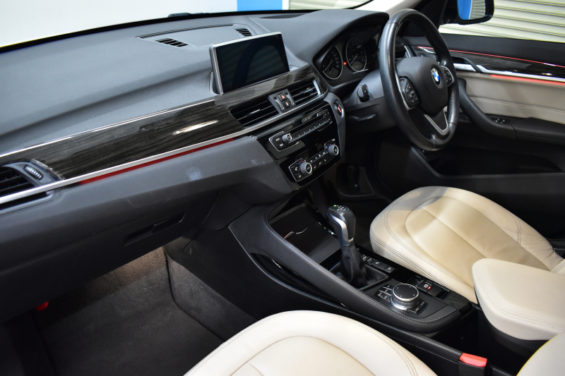 BMW X1 Xdrive18d Xﾗｲﾝ 期間限定特別掲載 4WD ﾊｲﾗｲﾝ&ｺﾝﾌｫｰﾄ&ｱﾄﾞﾊﾞﾝｽﾄﾞｱｸﾃｨﾌﾞｾｰﾌﾃｨP 追従ACC HUD ﾋｰﾀｰ付電動ｵｲｽﾀｰﾚｻﾞｰ LEDﾍｯﾄﾞﾗｲﾄ 18AW 衝突軽減B ﾀｯﾁﾊﾟﾈﾙﾅﾋﾞ Bｶﾒﾗ 前後PDC Pｱｼｽﾄ 電動Rｹﾞｰﾄ ｽﾏｰﾄｷｰ  2年保証