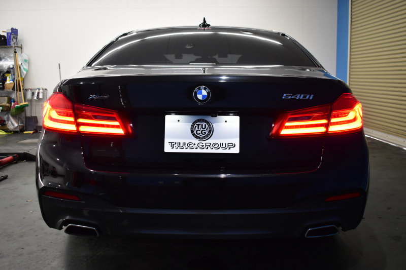 BMW 5シリーズ 540i Xﾄﾞﾗｲﾌﾞ Mｽﾎﾟｰﾂ 型式変更後ﾓﾃﾞﾙ 4WD ｺﾝﾌｫｰﾄ&ｾﾚｸﾄ&ﾊｲﾗｲﾝP ﾗｲﾌﾞｺｯｸﾋﾟｯﾄ ｻﾝﾙｰﾌ harman/kardon Fﾍﾞﾝﾁﾚｰｼｮﾝ&ﾏｯｻｰｼﾞ 全席ﾋｰﾀｰ付黒革 Mｽﾎﾟｰﾂﾌﾞﾚｰｷ LEDﾍｯﾄﾞ 液晶ﾒｰﾀｰ ACC HUD LCW  ﾀｯﾁﾊﾟﾈﾙﾅﾋﾞ全周囲ｶﾒﾗ ﾌﾙｾｸﾞ 2年保証