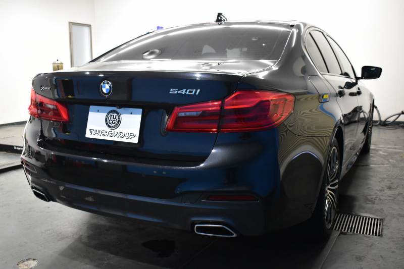 BMW 5シリーズ 540i Xﾄﾞﾗｲﾌﾞ Mｽﾎﾟｰﾂ 型式変更後ﾓﾃﾞﾙ 4WD ｺﾝﾌｫｰﾄ&ｾﾚｸﾄ&ﾊｲﾗｲﾝP ﾗｲﾌﾞｺｯｸﾋﾟｯﾄ ｻﾝﾙｰﾌ harman/kardon Fﾍﾞﾝﾁﾚｰｼｮﾝ&ﾏｯｻｰｼﾞ 全席ﾋｰﾀｰ付黒革 Mｽﾎﾟｰﾂﾌﾞﾚｰｷ LEDﾍｯﾄﾞ 液晶ﾒｰﾀｰ ACC HUD LCW  ﾀｯﾁﾊﾟﾈﾙﾅﾋﾞ全周囲ｶﾒﾗ ﾌﾙｾｸﾞ 2年保証