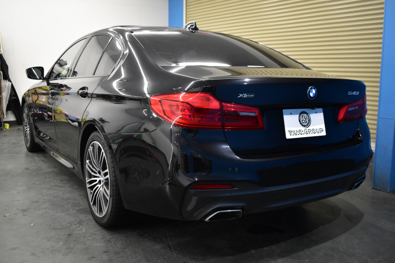 BMW 5シリーズ 540i Xﾄﾞﾗｲﾌﾞ Mｽﾎﾟｰﾂ 型式変更後ﾓﾃﾞﾙ 4WD ｺﾝﾌｫｰﾄ&ｾﾚｸﾄ&ﾊｲﾗｲﾝP ﾗｲﾌﾞｺｯｸﾋﾟｯﾄ ｻﾝﾙｰﾌ harman/kardon Fﾍﾞﾝﾁﾚｰｼｮﾝ&ﾏｯｻｰｼﾞ 全席ﾋｰﾀｰ付黒革 Mｽﾎﾟｰﾂﾌﾞﾚｰｷ LEDﾍｯﾄﾞ 液晶ﾒｰﾀｰ ACC HUD LCW  ﾀｯﾁﾊﾟﾈﾙﾅﾋﾞ全周囲ｶﾒﾗ ﾌﾙｾｸﾞ 2年保証