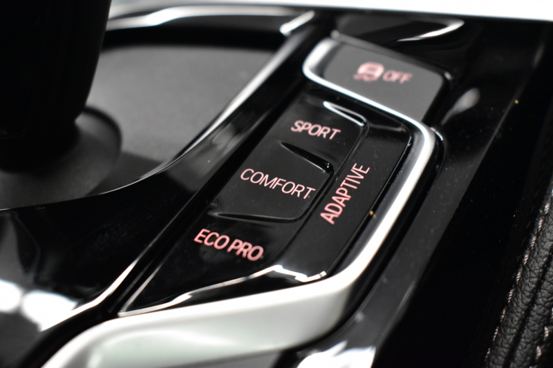 BMW 5シリーズ 540i Xﾄﾞﾗｲﾌﾞ Mｽﾎﾟｰﾂ 型式変更後ﾓﾃﾞﾙ 4WD ｺﾝﾌｫｰﾄ&ｾﾚｸﾄ&ﾊｲﾗｲﾝP ﾗｲﾌﾞｺｯｸﾋﾟｯﾄ ｻﾝﾙｰﾌ harman/kardon Fﾍﾞﾝﾁﾚｰｼｮﾝ&ﾏｯｻｰｼﾞ 全席ﾋｰﾀｰ付黒革 Mｽﾎﾟｰﾂﾌﾞﾚｰｷ LEDﾍｯﾄﾞ 液晶ﾒｰﾀｰ ACC HUD LCW  ﾀｯﾁﾊﾟﾈﾙﾅﾋﾞ全周囲ｶﾒﾗ ﾌﾙｾｸﾞ 2年保証