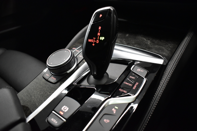 BMW 5シリーズ 540i Xﾄﾞﾗｲﾌﾞ Mｽﾎﾟｰﾂ 型式変更後ﾓﾃﾞﾙ 4WD ｺﾝﾌｫｰﾄ&ｾﾚｸﾄ&ﾊｲﾗｲﾝP ﾗｲﾌﾞｺｯｸﾋﾟｯﾄ ｻﾝﾙｰﾌ harman/kardon Fﾍﾞﾝﾁﾚｰｼｮﾝ&ﾏｯｻｰｼﾞ 全席ﾋｰﾀｰ付黒革 Mｽﾎﾟｰﾂﾌﾞﾚｰｷ LEDﾍｯﾄﾞ 液晶ﾒｰﾀｰ ACC HUD LCW  ﾀｯﾁﾊﾟﾈﾙﾅﾋﾞ全周囲ｶﾒﾗ ﾌﾙｾｸﾞ 2年保証