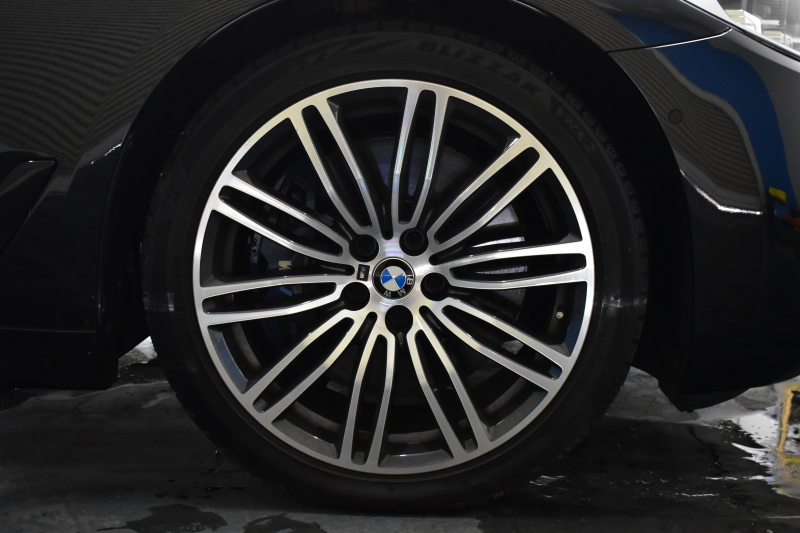 BMW 5シリーズ 540i Xﾄﾞﾗｲﾌﾞ Mｽﾎﾟｰﾂ 型式変更後ﾓﾃﾞﾙ 4WD ｺﾝﾌｫｰﾄ&ｾﾚｸﾄ&ﾊｲﾗｲﾝP ﾗｲﾌﾞｺｯｸﾋﾟｯﾄ ｻﾝﾙｰﾌ harman/kardon Fﾍﾞﾝﾁﾚｰｼｮﾝ&ﾏｯｻｰｼﾞ 全席ﾋｰﾀｰ付黒革 Mｽﾎﾟｰﾂﾌﾞﾚｰｷ LEDﾍｯﾄﾞ 液晶ﾒｰﾀｰ ACC HUD LCW  ﾀｯﾁﾊﾟﾈﾙﾅﾋﾞ全周囲ｶﾒﾗ ﾌﾙｾｸﾞ 2年保証