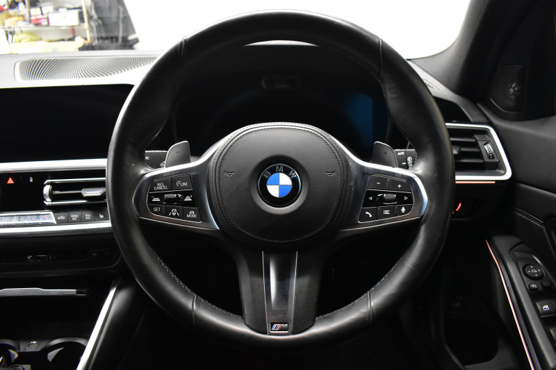 BMW 3シリーズ 330iﾂｰﾘﾝｸﾞ Mｽﾎﾟｰﾂ 高出力 ｲﾉﾍﾞｰｼｮﾝ&ﾊｲﾗｲﾝ&ｻｳﾝﾄﾞ＆ｺﾝﾌｫｰﾄP ﾚｰｻﾞｰLEDﾗｲﾄ ﾋｰﾀｰ付黒革 ACC HUD 19AW Mｽﾎﾟｰﾂﾌﾞﾚｰｷ ﾊﾟｰｷﾝｸﾞｱｼｽﾄ+ 全周囲ｶﾒﾗ ｼﾞｪｽﾁｬｰC対応ﾀｯﾁﾊﾟﾈﾙﾅﾋﾞ ｱｯﾌﾟﾙｶｰﾌﾟﾚｲ 電動Rｹﾞｰﾄ ﾜｲﾔﾚｽ充電2年保証