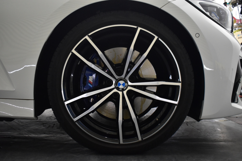 BMW 3シリーズ 330iﾂｰﾘﾝｸﾞ Mｽﾎﾟｰﾂ 高出力 ｲﾉﾍﾞｰｼｮﾝ&ﾊｲﾗｲﾝ&ｻｳﾝﾄﾞ＆ｺﾝﾌｫｰﾄP ﾚｰｻﾞｰLEDﾗｲﾄ ﾋｰﾀｰ付黒革 ACC HUD 19AW Mｽﾎﾟｰﾂﾌﾞﾚｰｷ ﾊﾟｰｷﾝｸﾞｱｼｽﾄ+ 全周囲ｶﾒﾗ ｼﾞｪｽﾁｬｰC対応ﾀｯﾁﾊﾟﾈﾙﾅﾋﾞ ｱｯﾌﾟﾙｶｰﾌﾟﾚｲ 電動Rｹﾞｰﾄ ﾜｲﾔﾚｽ充電2年保証