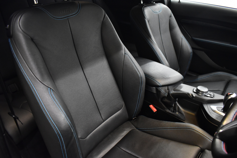 BMW Mシリーズ M2ｸｰﾍﾟ MDCT 7速DCT harman/kardon ﾋｰﾀｰ付黒革 LEDﾘﾝｸﾞｷｾﾉﾝﾍｯﾄﾞﾗｲﾄ ﾀｯﾁﾊﾟｯﾄﾞHDDﾅﾋﾞ 19AW  車線逸脱&歩行者警告 衝突軽減ﾌﾞﾚｰｷ ｶｰﾎﾞﾝｲﾝﾃﾘｱ Bｶﾒﾗ iｽﾄｯﾌﾟ ｽﾏｰﾄｷｰ 2年保証