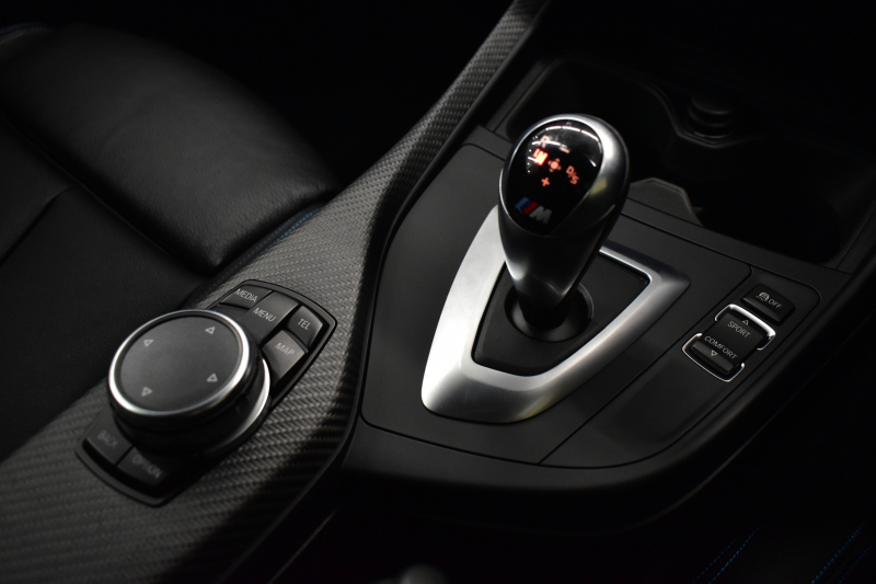 BMW Mシリーズ M2ｸｰﾍﾟ MDCT 7速DCT harman/kardon ﾋｰﾀｰ付黒革 LEDﾘﾝｸﾞｷｾﾉﾝﾍｯﾄﾞﾗｲﾄ ﾀｯﾁﾊﾟｯﾄﾞHDDﾅﾋﾞ 19AW  車線逸脱&歩行者警告 衝突軽減ﾌﾞﾚｰｷ ｶｰﾎﾞﾝｲﾝﾃﾘｱ Bｶﾒﾗ iｽﾄｯﾌﾟ ｽﾏｰﾄｷｰ 2年保証