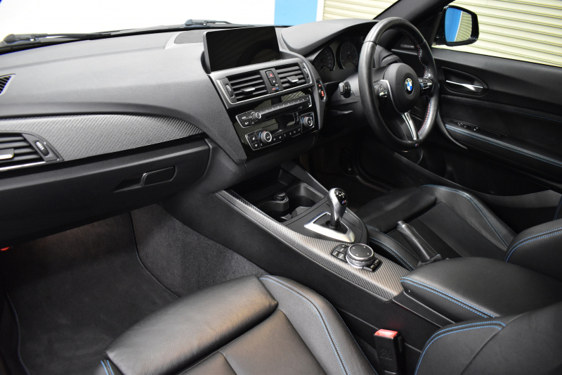 BMW Mシリーズ M2ｸｰﾍﾟ MDCT 7速DCT harman/kardon ﾋｰﾀｰ付黒革 LEDﾘﾝｸﾞｷｾﾉﾝﾍｯﾄﾞﾗｲﾄ ﾀｯﾁﾊﾟｯﾄﾞHDDﾅﾋﾞ 19AW  車線逸脱&歩行者警告 衝突軽減ﾌﾞﾚｰｷ ｶｰﾎﾞﾝｲﾝﾃﾘｱ Bｶﾒﾗ iｽﾄｯﾌﾟ ｽﾏｰﾄｷｰ 2年保証