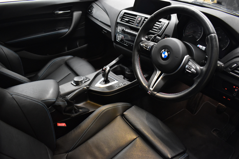 BMW Mシリーズ M2ｸｰﾍﾟ MDCT 7速DCT harman/kardon ﾋｰﾀｰ付黒革 LEDﾘﾝｸﾞｷｾﾉﾝﾍｯﾄﾞﾗｲﾄ ﾀｯﾁﾊﾟｯﾄﾞHDDﾅﾋﾞ 19AW  車線逸脱&歩行者警告 衝突軽減ﾌﾞﾚｰｷ ｶｰﾎﾞﾝｲﾝﾃﾘｱ Bｶﾒﾗ iｽﾄｯﾌﾟ ｽﾏｰﾄｷｰ 2年保証