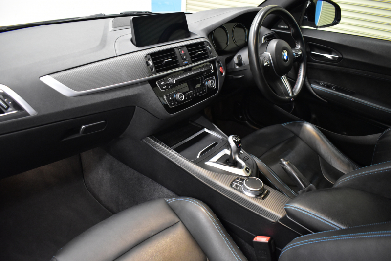 BMW Mシリーズ M2 ｺﾝﾍﾟﾃｨｼｮﾝ MDCT 7速DCT LCI後期  ﾊｰﾏﾝｶｰﾄﾞﾝ 専用410馬力ｴﾝｼﾞﾝ LEDﾍｯﾄﾞﾗｲﾄ&ﾃｰﾙ ﾋｰﾀｰ付黒革 ﾀｯﾁﾊﾟﾈﾙHDDﾅﾋﾞBｶﾒﾗ 19AW 衝突軽減B 車線逸脱＆歩行者警告 ｶｰﾎﾞﾝｲﾝﾃﾘｱ Mｼｰﾄﾍﾞﾙﾄ 2年保証