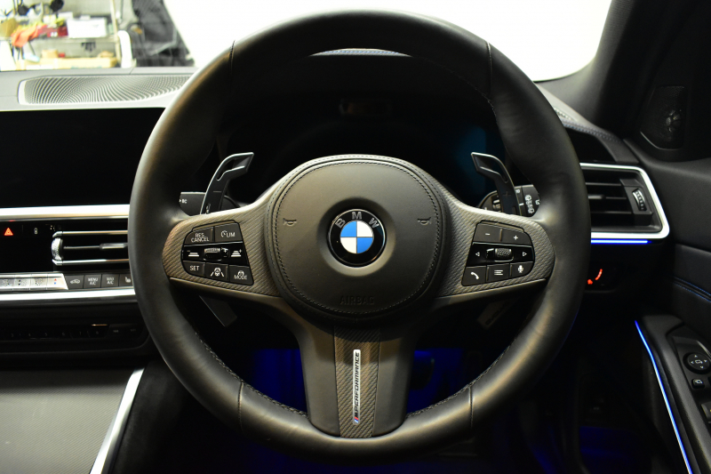 BMW 3シリーズ M340i Xﾄﾞﾗｲﾌﾞ ﾂｰﾘﾝｸﾞ ｲﾉﾍﾞｰｼｮﾝP ﾊﾟﾉﾗﾏｻﾝﾙｰﾌ KW車高調 M Performanceｶｰﾎﾞﾝｲﾝﾃﾘｱ ｲﾉﾍﾞｰｼｮﾝP ﾋｰﾀｰ付黒革 ACC HUD ﾚｰｻﾞｰLEDﾗｲﾄ ﾚｲｽﾞ19AW ｼﾞｪｽﾁｬｰC付ﾀｯﾁﾊﾟﾈﾙﾅﾋﾞ全周囲ｶﾒﾗ駐車ｱｼｽﾄ ﾊｰﾏﾝｶｰﾄﾞﾝ 車線変更&逸脱警告 2年保証