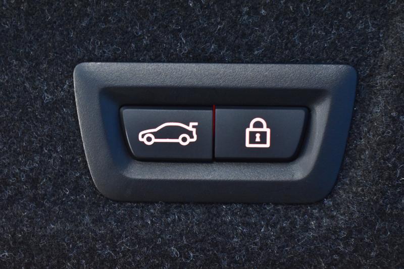 BMW 3シリーズ 320d Xﾄﾞﾗｲﾌﾞ Mｽﾎﾟｰﾂ ｺﾝﾌｫｰﾄP 4WD LCI後期 新車保証R8年4月迄 ｶｰﾌﾞﾄﾞﾃﾞｨｽﾌﾟﾚｲ ﾋｰﾀｰ付白革 LEDﾍｯﾄﾞﾗｲﾄ 19AW Pｱｼｽﾄﾌﾟﾗｽ 3Dﾋﾞｭｰ全周囲ｶﾒﾗ BMWﾗｲﾌﾞｺｯｸﾋﾟｯﾄ ｱｯﾌﾟﾙｶｰﾌﾟﾚｲ  ACC HUD 車線変更&逸脱&歩行者警告 KW車高調 2年保証