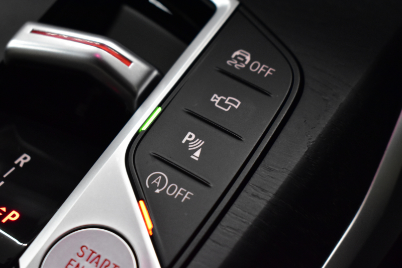 BMW 3シリーズ 320d Xﾄﾞﾗｲﾌﾞ Mｽﾎﾟｰﾂ ｺﾝﾌｫｰﾄP 4WD LCI後期 新車保証R8年4月迄 ｶｰﾌﾞﾄﾞﾃﾞｨｽﾌﾟﾚｲ ﾋｰﾀｰ付白革 LEDﾍｯﾄﾞﾗｲﾄ 19AW Pｱｼｽﾄﾌﾟﾗｽ 3Dﾋﾞｭｰ全周囲ｶﾒﾗ BMWﾗｲﾌﾞｺｯｸﾋﾟｯﾄ ｱｯﾌﾟﾙｶｰﾌﾟﾚｲ  ACC HUD 車線変更&逸脱&歩行者警告 KW車高調 2年保証