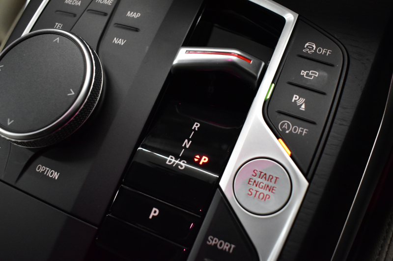 BMW 3シリーズ 320d Xﾄﾞﾗｲﾌﾞ Mｽﾎﾟｰﾂ ｺﾝﾌｫｰﾄP 4WD LCI後期 新車保証R8年4月迄 ｶｰﾌﾞﾄﾞﾃﾞｨｽﾌﾟﾚｲ ﾋｰﾀｰ付白革 LEDﾍｯﾄﾞﾗｲﾄ 19AW Pｱｼｽﾄﾌﾟﾗｽ 3Dﾋﾞｭｰ全周囲ｶﾒﾗ BMWﾗｲﾌﾞｺｯｸﾋﾟｯﾄ ｱｯﾌﾟﾙｶｰﾌﾟﾚｲ  ACC HUD 車線変更&逸脱&歩行者警告 KW車高調 2年保証