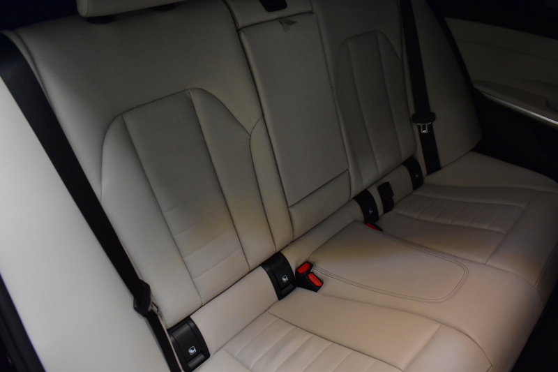 BMW 3シリーズ 320d Xﾄﾞﾗｲﾌﾞ Mｽﾎﾟｰﾂ ｺﾝﾌｫｰﾄP 4WD LCI後期 新車保証R8年4月迄 ｶｰﾌﾞﾄﾞﾃﾞｨｽﾌﾟﾚｲ ﾋｰﾀｰ付白革 LEDﾍｯﾄﾞﾗｲﾄ 19AW Pｱｼｽﾄﾌﾟﾗｽ 3Dﾋﾞｭｰ全周囲ｶﾒﾗ BMWﾗｲﾌﾞｺｯｸﾋﾟｯﾄ ｱｯﾌﾟﾙｶｰﾌﾟﾚｲ  ACC HUD 車線変更&逸脱&歩行者警告 KW車高調 2年保証