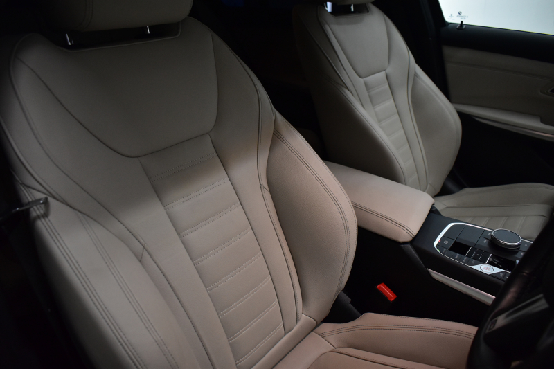 BMW 3シリーズ 320d Xﾄﾞﾗｲﾌﾞ Mｽﾎﾟｰﾂ ｺﾝﾌｫｰﾄP 4WD LCI後期 新車保証R8年4月迄 ｶｰﾌﾞﾄﾞﾃﾞｨｽﾌﾟﾚｲ ﾋｰﾀｰ付白革 LEDﾍｯﾄﾞﾗｲﾄ 19AW Pｱｼｽﾄﾌﾟﾗｽ 3Dﾋﾞｭｰ全周囲ｶﾒﾗ BMWﾗｲﾌﾞｺｯｸﾋﾟｯﾄ ｱｯﾌﾟﾙｶｰﾌﾟﾚｲ  ACC HUD 車線変更&逸脱&歩行者警告 KW車高調 2年保証