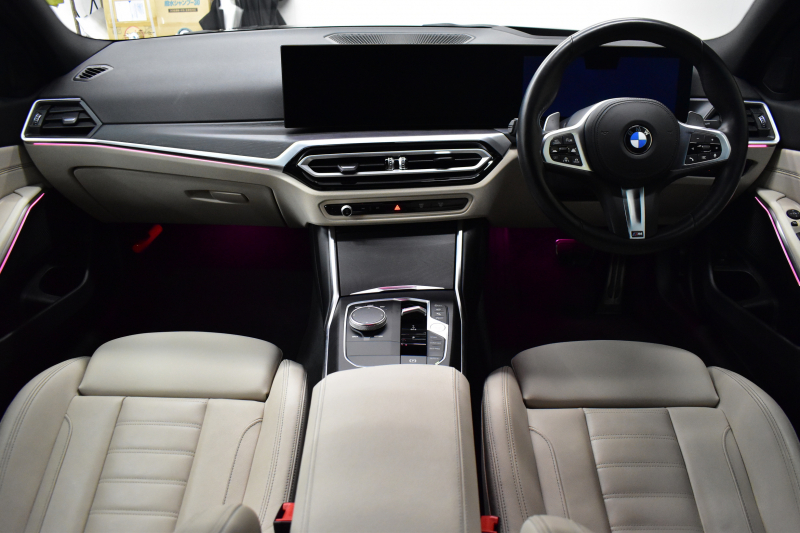 BMW 3シリーズ 320d Xﾄﾞﾗｲﾌﾞ Mｽﾎﾟｰﾂ ｺﾝﾌｫｰﾄP 4WD LCI後期 新車保証R8年4月迄 ｶｰﾌﾞﾄﾞﾃﾞｨｽﾌﾟﾚｲ ﾋｰﾀｰ付白革 LEDﾍｯﾄﾞﾗｲﾄ 19AW Pｱｼｽﾄﾌﾟﾗｽ 3Dﾋﾞｭｰ全周囲ｶﾒﾗ BMWﾗｲﾌﾞｺｯｸﾋﾟｯﾄ ｱｯﾌﾟﾙｶｰﾌﾟﾚｲ  ACC HUD 車線変更&逸脱&歩行者警告 KW車高調 2年保証