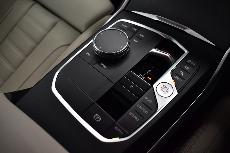 BMW 3シリーズ 320d Xﾄﾞﾗｲﾌﾞ Mｽﾎﾟｰﾂ ｺﾝﾌｫｰﾄP 4WD LCI後期 新車保証R8年4月迄 ｶｰﾌﾞﾄﾞﾃﾞｨｽﾌﾟﾚｲ ﾋｰﾀｰ付白革 LEDﾍｯﾄﾞﾗｲﾄ 19AW Pｱｼｽﾄﾌﾟﾗｽ 3Dﾋﾞｭｰ全周囲ｶﾒﾗ BMWﾗｲﾌﾞｺｯｸﾋﾟｯﾄ ｱｯﾌﾟﾙｶｰﾌﾟﾚｲ  ACC HUD 車線変更&逸脱&歩行者警告 KW車高調 2年保証