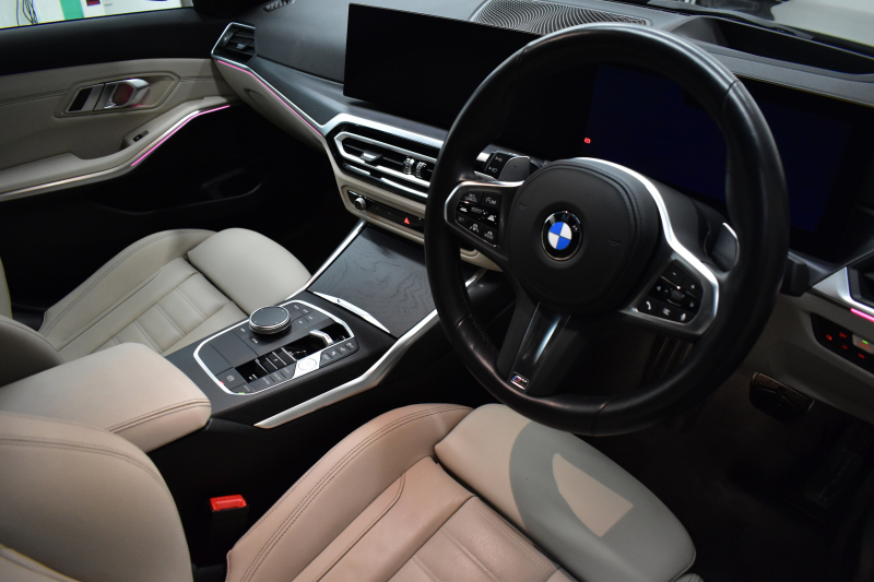 BMW 3シリーズ 320d Xﾄﾞﾗｲﾌﾞ Mｽﾎﾟｰﾂ ｺﾝﾌｫｰﾄP 4WD LCI後期 新車保証R8年4月迄 ｶｰﾌﾞﾄﾞﾃﾞｨｽﾌﾟﾚｲ ﾋｰﾀｰ付白革 LEDﾍｯﾄﾞﾗｲﾄ 19AW Pｱｼｽﾄﾌﾟﾗｽ 3Dﾋﾞｭｰ全周囲ｶﾒﾗ BMWﾗｲﾌﾞｺｯｸﾋﾟｯﾄ ｱｯﾌﾟﾙｶｰﾌﾟﾚｲ  ACC HUD 車線変更&逸脱&歩行者警告 KW車高調 2年保証