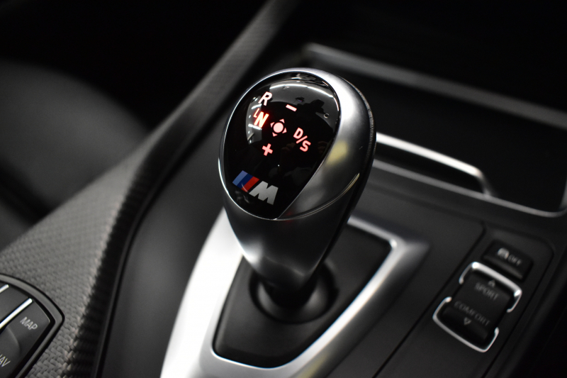 BMW Mシリーズ M2 MDCT 7速DCT LCI後期 ﾋｰﾀｰ付黒革 ﾍｷｻｺﾞﾅﾙLEDﾍｯﾄﾞﾗｲﾄ&ﾃｰﾙ ﾀｯﾁﾊﾟﾈﾙHDDﾅﾋﾞ Bｶﾒﾗ ﾘｱPDC 19AW 車線逸脱&歩行者警告 衝突軽減ﾌﾞﾚｰｷ ｶｰﾎﾞﾝｲﾝﾃﾘｱ 2年保証