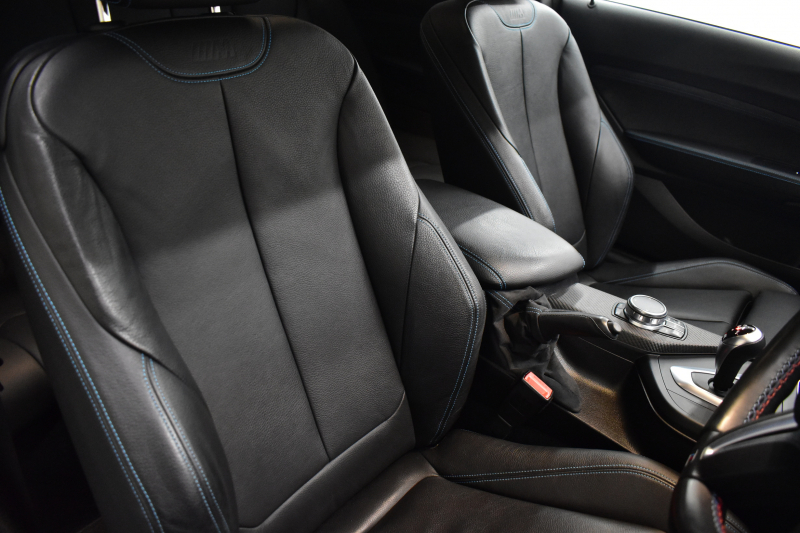 BMW Mシリーズ M2 MDCT 7速DCT LCI後期 ﾋｰﾀｰ付黒革 ﾍｷｻｺﾞﾅﾙLEDﾍｯﾄﾞﾗｲﾄ&ﾃｰﾙ ﾀｯﾁﾊﾟﾈﾙHDDﾅﾋﾞ Bｶﾒﾗ ﾘｱPDC 19AW 車線逸脱&歩行者警告 衝突軽減ﾌﾞﾚｰｷ ｶｰﾎﾞﾝｲﾝﾃﾘｱ 2年保証