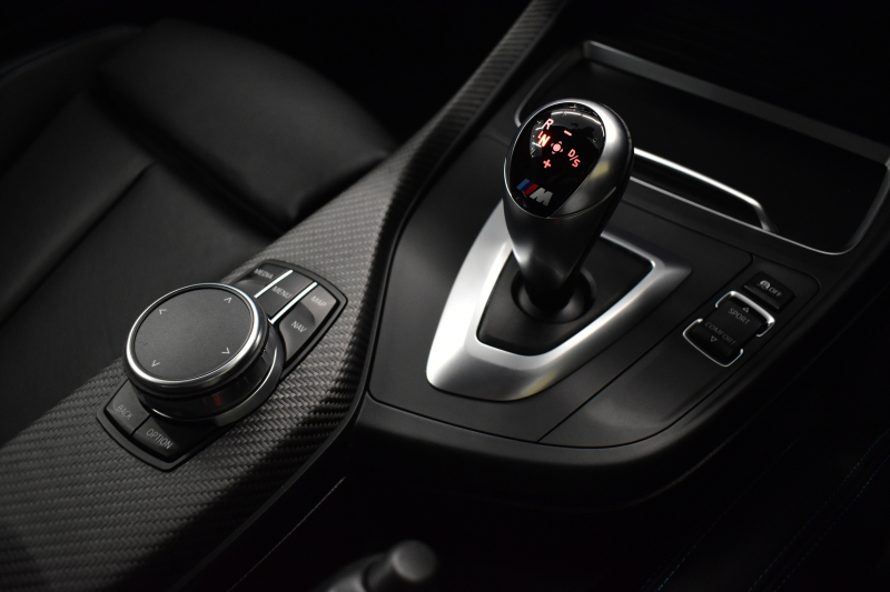 BMW Mシリーズ M2 MDCT 7速DCT LCI後期 ﾋｰﾀｰ付黒革 ﾍｷｻｺﾞﾅﾙLEDﾍｯﾄﾞﾗｲﾄ&ﾃｰﾙ ﾀｯﾁﾊﾟﾈﾙHDDﾅﾋﾞ Bｶﾒﾗ ﾘｱPDC 19AW 車線逸脱&歩行者警告 衝突軽減ﾌﾞﾚｰｷ ｶｰﾎﾞﾝｲﾝﾃﾘｱ 2年保証