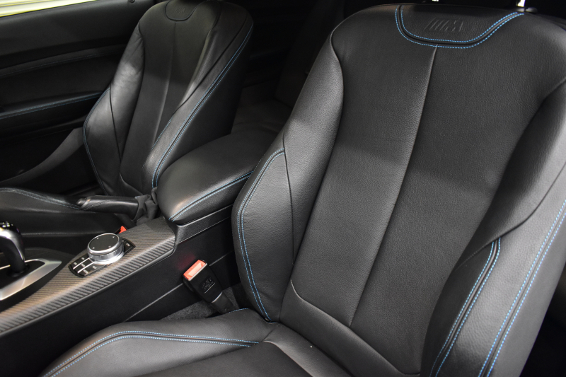 BMW Mシリーズ M2 MDCT 7速DCT LCI後期 ﾋｰﾀｰ付黒革 ﾍｷｻｺﾞﾅﾙLEDﾍｯﾄﾞﾗｲﾄ&ﾃｰﾙ ﾀｯﾁﾊﾟﾈﾙHDDﾅﾋﾞ Bｶﾒﾗ ﾘｱPDC 19AW 車線逸脱&歩行者警告 衝突軽減ﾌﾞﾚｰｷ ｶｰﾎﾞﾝｲﾝﾃﾘｱ 2年保証