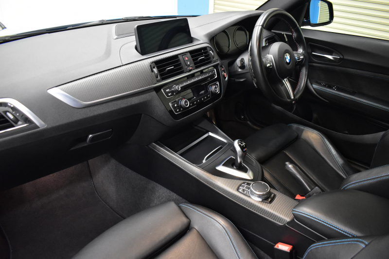 BMW Mシリーズ M2 MDCT 7速DCT LCI後期 ﾋｰﾀｰ付黒革 ﾍｷｻｺﾞﾅﾙLEDﾍｯﾄﾞﾗｲﾄ&ﾃｰﾙ ﾀｯﾁﾊﾟﾈﾙHDDﾅﾋﾞ Bｶﾒﾗ ﾘｱPDC 19AW 車線逸脱&歩行者警告 衝突軽減ﾌﾞﾚｰｷ ｶｰﾎﾞﾝｲﾝﾃﾘｱ 2年保証