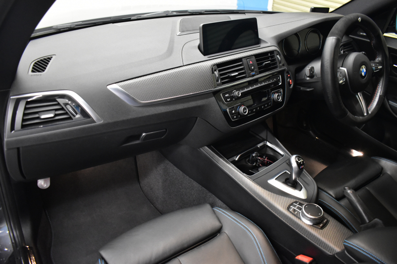 BMW Mシリーズ M2 MDCT 7速DCT LCI後期 ﾋｰﾀｰ付黒革 ﾍｷｻｺﾞﾅﾙLEDﾍｯﾄﾞﾗｲﾄ&ﾃｰﾙ harman/kardon ﾀｯﾁﾊﾟﾈﾙHDDﾅﾋﾞ Bｶﾒﾗ ﾘｱPDC 19AW 車線逸脱&歩行者警告 衝突軽減ﾌﾞﾚｰｷ ｶｰﾎﾞﾝｲﾝﾃﾘｱ ｱｲﾊﾞｯﾊﾀﾞｳﾝｻｽ 2年保証