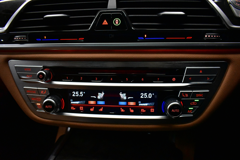 BMW 7シリーズ 740i Mｽﾎﾟｰﾂ ｻﾝﾙｰﾌ ﾚｰｻﾞｰLEDﾍｯﾄﾞﾗｲﾄ 前席ﾏｯｻｰｼﾞ全席ﾋｰﾀｰ&ﾍﾞﾝﾁﾚｰｼｮﾝ付茶革 ACC HUD ﾊｰﾏﾝｶｰﾄﾞﾝ ﾀｯﾁﾊﾟﾈﾙﾅﾋﾞ3Dﾋﾞｭｰﾌﾙｾｸﾞ LCW 液晶ﾒｰﾀｰ 20AW 車線逸脱&歩行者警告 衝突軽減ﾌﾞﾚｰｷ 電動ﾄﾗﾝｸ ﾃﾞｨｽﾌﾟﾚｲｷｰ 2年保証