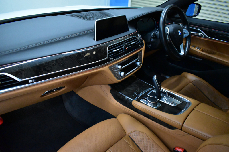 BMW 7シリーズ 740i Mｽﾎﾟｰﾂ ｻﾝﾙｰﾌ ﾚｰｻﾞｰLEDﾍｯﾄﾞﾗｲﾄ 前席ﾏｯｻｰｼﾞ全席ﾋｰﾀｰ&ﾍﾞﾝﾁﾚｰｼｮﾝ付茶革 ACC HUD ﾊｰﾏﾝｶｰﾄﾞﾝ ﾀｯﾁﾊﾟﾈﾙﾅﾋﾞ3Dﾋﾞｭｰﾌﾙｾｸﾞ LCW 液晶ﾒｰﾀｰ 20AW 車線逸脱&歩行者警告 衝突軽減ﾌﾞﾚｰｷ 電動ﾄﾗﾝｸ ﾃﾞｨｽﾌﾟﾚｲｷｰ 2年保証