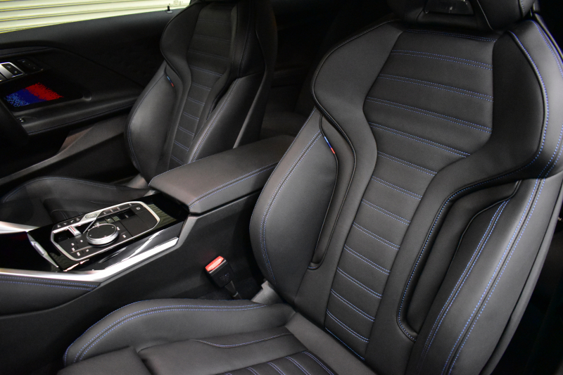 BMW 2シリーズ M240iXﾄﾞﾗｲﾌﾞ ｸｰﾍﾟ 新車保証R8年8月迄 1ｵｰﾅｰ 4WD MｽﾎﾟｰﾂｼｰﾄP ｶｰﾌﾞﾄﾞﾃﾞｨｽﾌﾟﾚｲ ﾋｰﾀｰ付黒革Mｽﾎﾟｰﾂｼｰﾄ 可変Mｻｽ Mｺﾝﾊﾟｳﾝﾄﾞﾌﾞﾚｰｷ ACC HUD BMWﾗｲﾌﾞｺｯｸﾋﾟｯﾄ ﾅﾋﾞ全周囲ｶﾒ  ｱｯﾌﾟﾙｶｰﾌﾟﾚｲ LEDﾍｯﾄﾞﾗｲﾄ Mｽﾎﾟｰﾂﾃﾞﾌ  2年保証