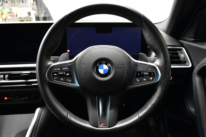 BMW 2シリーズ M240iXﾄﾞﾗｲﾌﾞ ｸｰﾍﾟ 新車保証R8年8月迄 1ｵｰﾅｰ 4WD MｽﾎﾟｰﾂｼｰﾄP ｶｰﾌﾞﾄﾞﾃﾞｨｽﾌﾟﾚｲ ﾋｰﾀｰ付黒革Mｽﾎﾟｰﾂｼｰﾄ 可変Mｻｽ Mｺﾝﾊﾟｳﾝﾄﾞﾌﾞﾚｰｷ ACC HUD BMWﾗｲﾌﾞｺｯｸﾋﾟｯﾄ ﾅﾋﾞ全周囲ｶﾒ  ｱｯﾌﾟﾙｶｰﾌﾟﾚｲ LEDﾍｯﾄﾞﾗｲﾄ Mｽﾎﾟｰﾂﾃﾞﾌ  2年保証