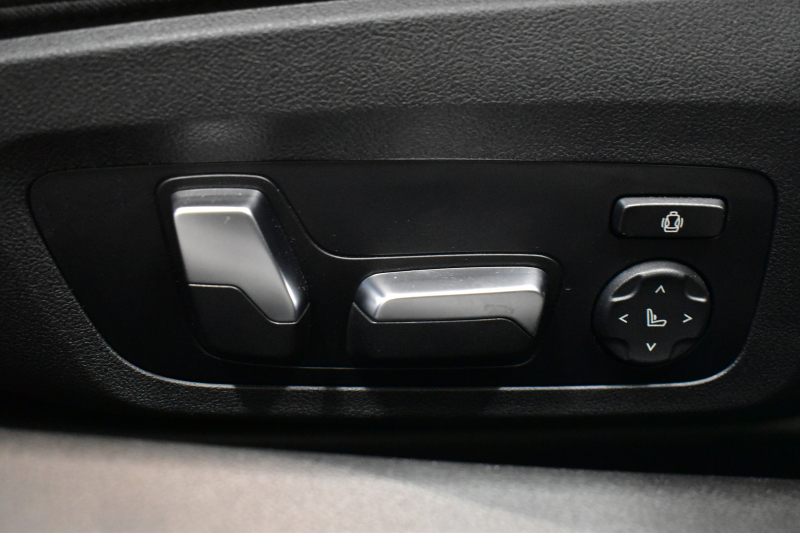 BMW 2シリーズ M240iXﾄﾞﾗｲﾌﾞ ｸｰﾍﾟ 新車保証R8年8月迄 1ｵｰﾅｰ 4WD MｽﾎﾟｰﾂｼｰﾄP ｶｰﾌﾞﾄﾞﾃﾞｨｽﾌﾟﾚｲ ﾋｰﾀｰ付黒革Mｽﾎﾟｰﾂｼｰﾄ 可変Mｻｽ Mｺﾝﾊﾟｳﾝﾄﾞﾌﾞﾚｰｷ ACC HUD BMWﾗｲﾌﾞｺｯｸﾋﾟｯﾄ ﾅﾋﾞ全周囲ｶﾒ  ｱｯﾌﾟﾙｶｰﾌﾟﾚｲ LEDﾍｯﾄﾞﾗｲﾄ Mｽﾎﾟｰﾂﾃﾞﾌ  2年保証