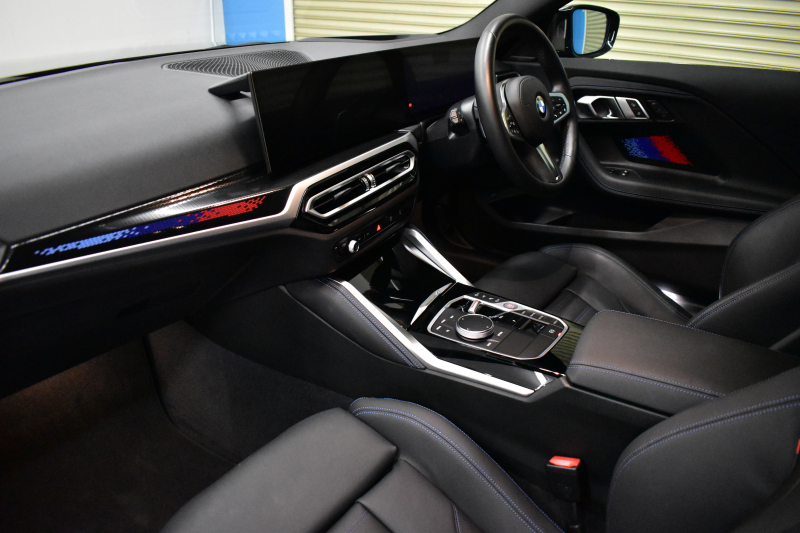 BMW 2シリーズ M240iXﾄﾞﾗｲﾌﾞ ｸｰﾍﾟ 新車保証R8年8月迄 1ｵｰﾅｰ 4WD MｽﾎﾟｰﾂｼｰﾄP ｶｰﾌﾞﾄﾞﾃﾞｨｽﾌﾟﾚｲ ﾋｰﾀｰ付黒革Mｽﾎﾟｰﾂｼｰﾄ 可変Mｻｽ Mｺﾝﾊﾟｳﾝﾄﾞﾌﾞﾚｰｷ ACC HUD BMWﾗｲﾌﾞｺｯｸﾋﾟｯﾄ ﾅﾋﾞ全周囲ｶﾒ  ｱｯﾌﾟﾙｶｰﾌﾟﾚｲ LEDﾍｯﾄﾞﾗｲﾄ Mｽﾎﾟｰﾂﾃﾞﾌ  2年保証