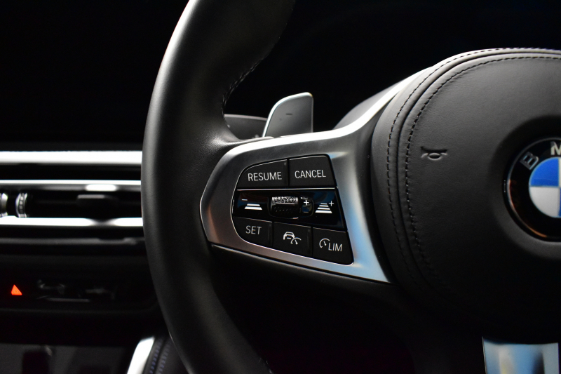 BMW 2シリーズ M240iXﾄﾞﾗｲﾌﾞ ｸｰﾍﾟ 新車保証R8年8月迄 1ｵｰﾅｰ 4WD MｽﾎﾟｰﾂｼｰﾄP ｶｰﾌﾞﾄﾞﾃﾞｨｽﾌﾟﾚｲ ﾋｰﾀｰ付黒革Mｽﾎﾟｰﾂｼｰﾄ 可変Mｻｽ Mｺﾝﾊﾟｳﾝﾄﾞﾌﾞﾚｰｷ ACC HUD BMWﾗｲﾌﾞｺｯｸﾋﾟｯﾄ ﾅﾋﾞ全周囲ｶﾒ  ｱｯﾌﾟﾙｶｰﾌﾟﾚｲ LEDﾍｯﾄﾞﾗｲﾄ Mｽﾎﾟｰﾂﾃﾞﾌ  2年保証