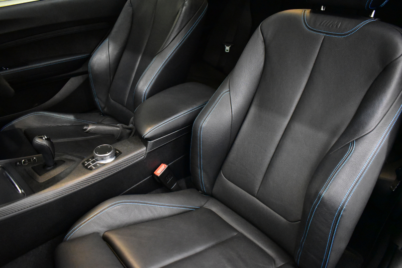 BMW Mシリーズ M2 ｸｰﾍﾟ MDCT 7速DCT LCI後期 ｾﾚｸﾄ&MﾄﾞﾗｲﾊﾞｰｽﾞP ｻﾝR 最高速270㎞/h Mﾊﾟﾌｫｽﾃｱﾘﾝｸﾞ ﾍｷｻｺﾞﾅﾙLEDﾍｯﾄﾞﾗｲﾄ&ﾃｰﾙ ﾋｰﾀｰ付黒革 harman/kardon ﾀｯﾁﾊﾟﾈﾙHDDﾅﾋﾞBｶﾒﾗ 19AW 車線逸脱&歩行者警告 衝突軽減ﾌﾞﾚｰｷ ｶｰﾎﾞﾝｲﾝﾃﾘｱ  2年保証