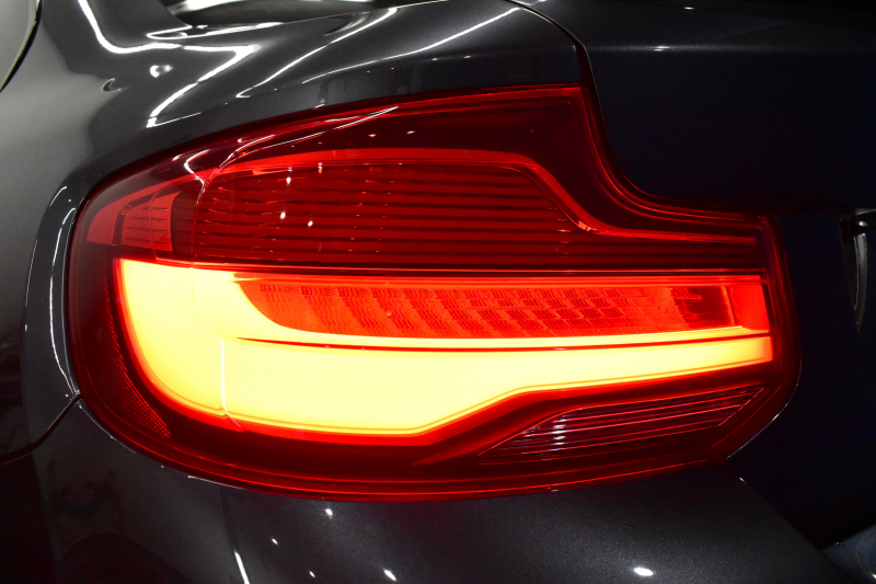 BMW Mシリーズ M2 ｸｰﾍﾟ MDCT 7速DCT LCI後期 ｾﾚｸﾄ&MﾄﾞﾗｲﾊﾞｰｽﾞP ｻﾝR 最高速270㎞/h Mﾊﾟﾌｫｽﾃｱﾘﾝｸﾞ ﾍｷｻｺﾞﾅﾙLEDﾍｯﾄﾞﾗｲﾄ&ﾃｰﾙ ﾋｰﾀｰ付黒革 harman/kardon ﾀｯﾁﾊﾟﾈﾙHDDﾅﾋﾞBｶﾒﾗ 19AW 車線逸脱&歩行者警告 衝突軽減ﾌﾞﾚｰｷ ｶｰﾎﾞﾝｲﾝﾃﾘｱ  2年保証