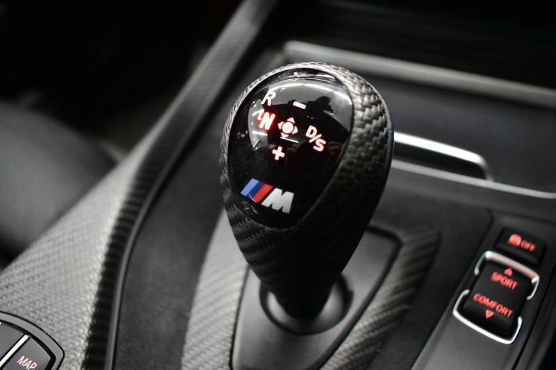 BMW Mシリーズ M2 ｸｰﾍﾟ MDCT 7速DCT LCI後期 ｾﾚｸﾄ&MﾄﾞﾗｲﾊﾞｰｽﾞP ｻﾝR 最高速270㎞/h Mﾊﾟﾌｫｽﾃｱﾘﾝｸﾞ ﾍｷｻｺﾞﾅﾙLEDﾍｯﾄﾞﾗｲﾄ&ﾃｰﾙ ﾋｰﾀｰ付黒革 harman/kardon ﾀｯﾁﾊﾟﾈﾙHDDﾅﾋﾞBｶﾒﾗ 19AW 車線逸脱&歩行者警告 衝突軽減ﾌﾞﾚｰｷ ｶｰﾎﾞﾝｲﾝﾃﾘｱ  2年保証