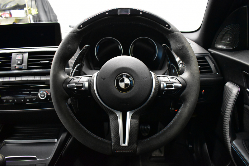 BMW Mシリーズ M2 ｸｰﾍﾟ MDCT 7速DCT LCI後期 ｾﾚｸﾄ&MﾄﾞﾗｲﾊﾞｰｽﾞP ｻﾝR 最高速270㎞/h Mﾊﾟﾌｫｽﾃｱﾘﾝｸﾞ ﾍｷｻｺﾞﾅﾙLEDﾍｯﾄﾞﾗｲﾄ&ﾃｰﾙ ﾋｰﾀｰ付黒革 harman/kardon ﾀｯﾁﾊﾟﾈﾙHDDﾅﾋﾞBｶﾒﾗ 19AW 車線逸脱&歩行者警告 衝突軽減ﾌﾞﾚｰｷ ｶｰﾎﾞﾝｲﾝﾃﾘｱ  2年保証